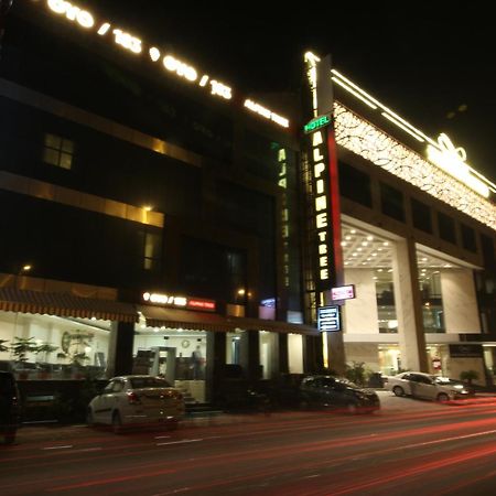 Hotel Alpine Tree Ню Делхи Екстериор снимка